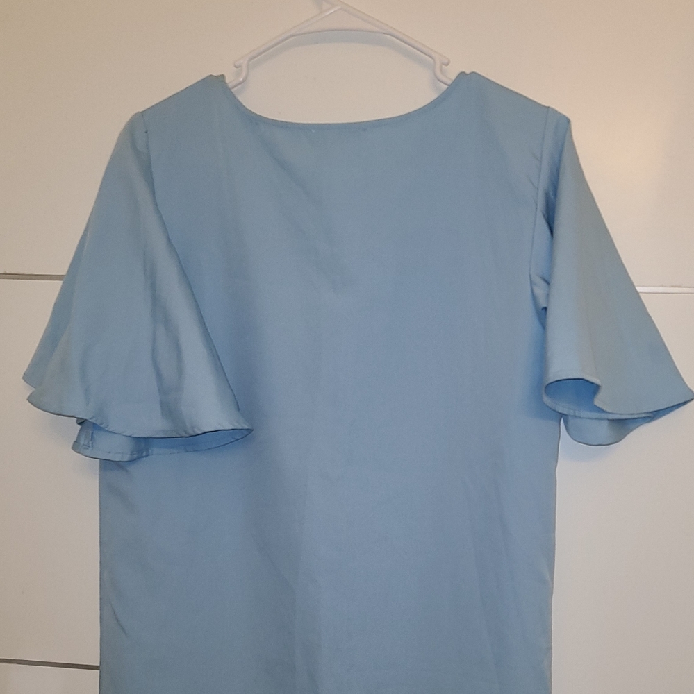 Flounce sleeve dress